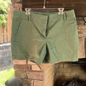 Loft 6” Green Shorts 14 NWOT